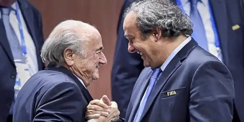 ¡ESCÁNDALO! Platini y Blatter son acusados de estafa en Suiza