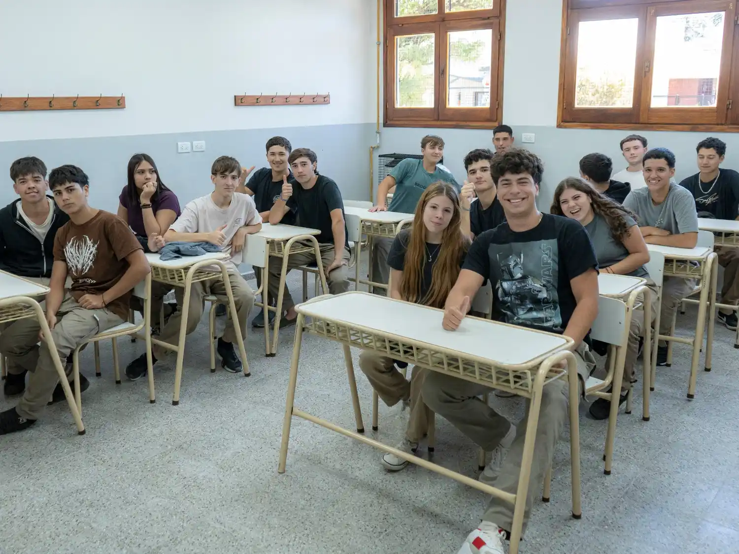 Estudiantes estrenando aula en la Escuela Técnica