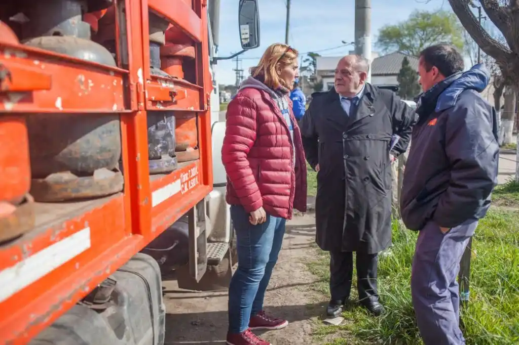 Supervisaron la distribución de garrafas en los barrios