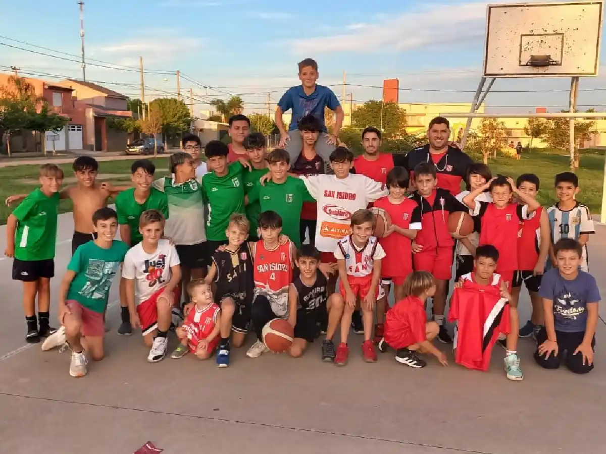 San Isidro visitó el barrio “Las 400”
