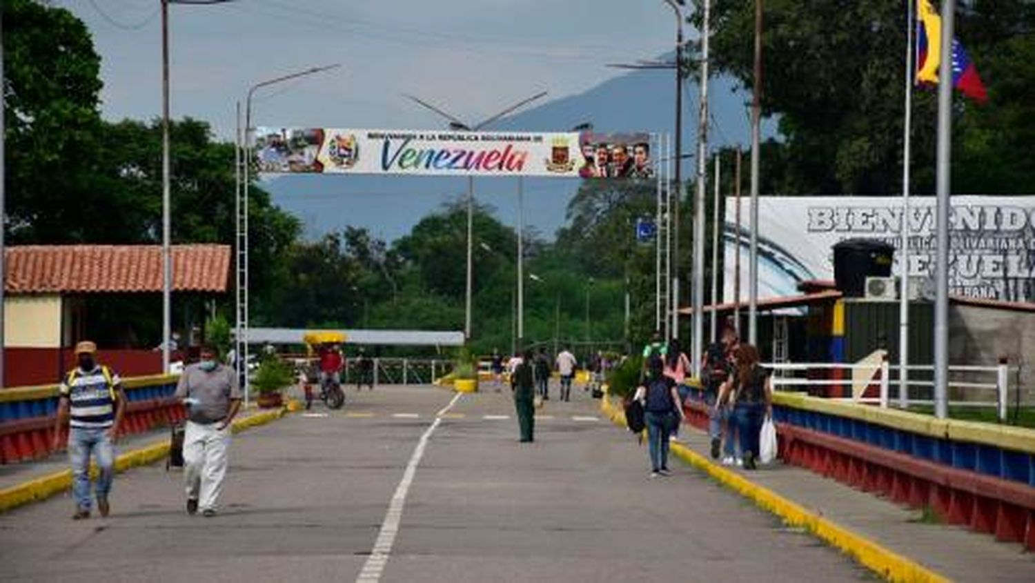 ¿Y EL FAVORECIMIENTO DE LAS RELACIONES CON COLOMBIA? Ureña tiene paralizada en un 80% la actividad industrial