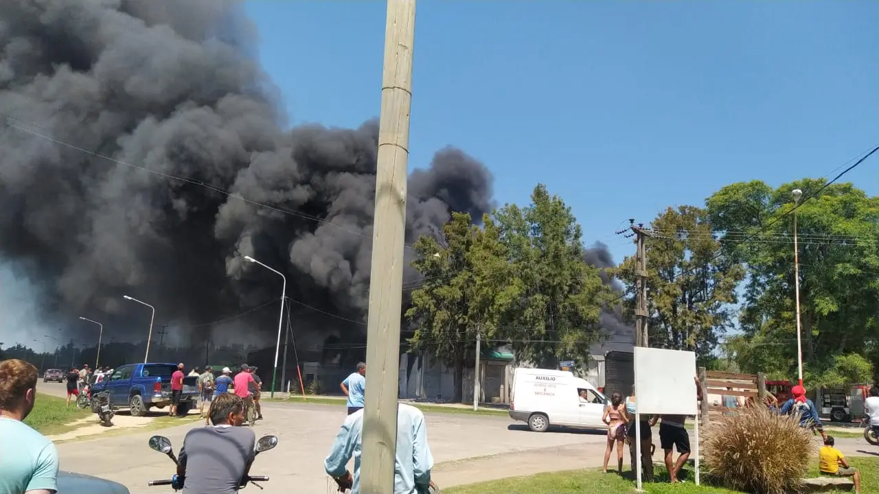 Por el incendio en Río Tala, no hay luz en la localidad