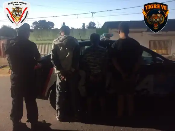 Cayeron dos jóvenes y un adolescente de 17 años con un arma en zona oeste