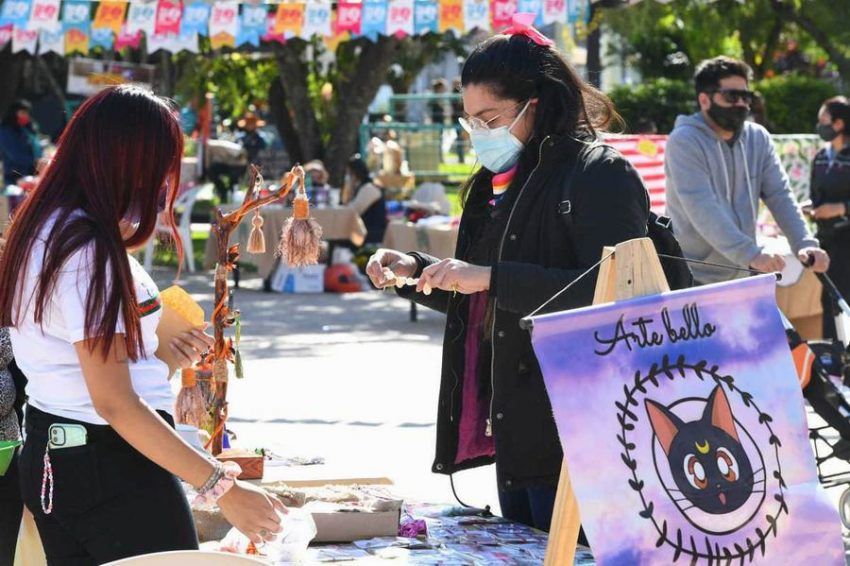 Feria emprendedora en el paseo La Estación