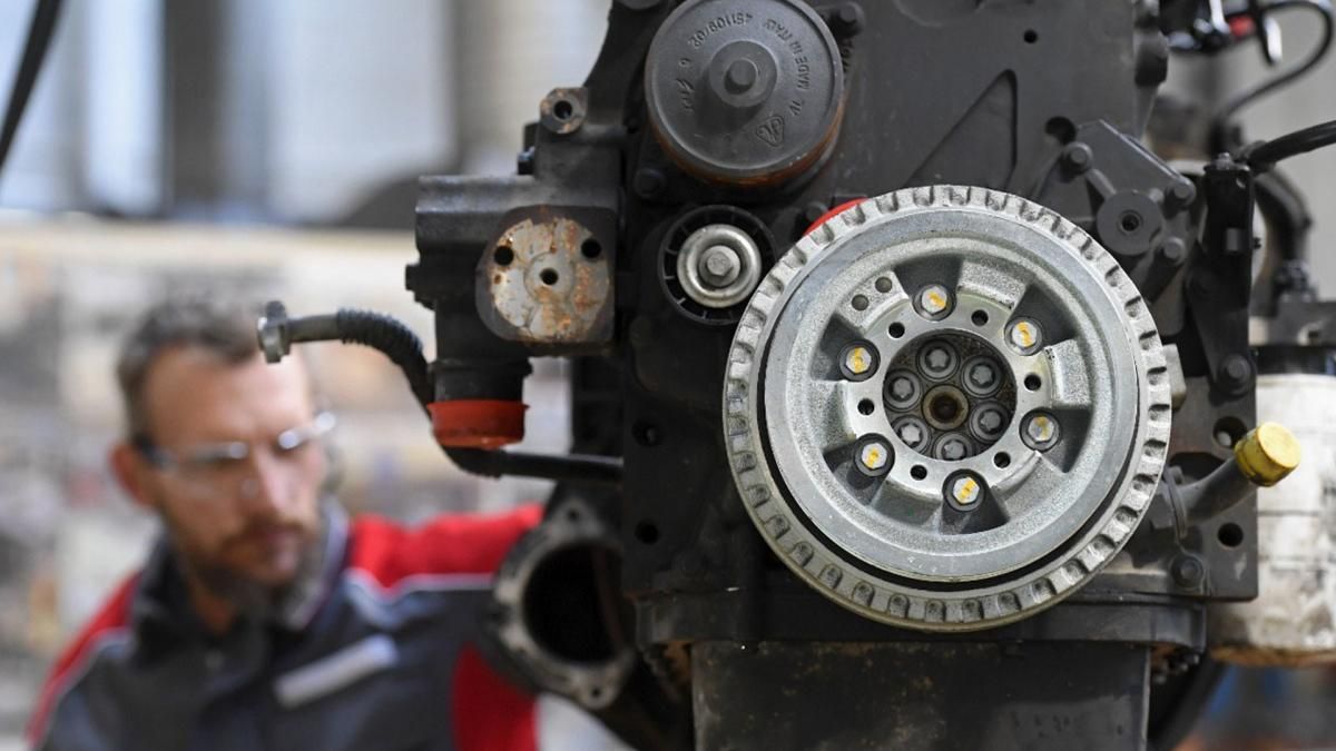 Unos 7.000 trabajadores automotrices de Estados Unidos se suman a la huelga