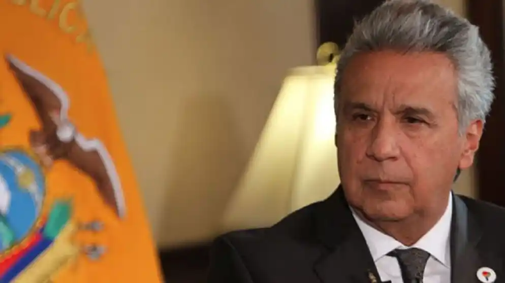 Ecuador explica retiro de asilo a Assange