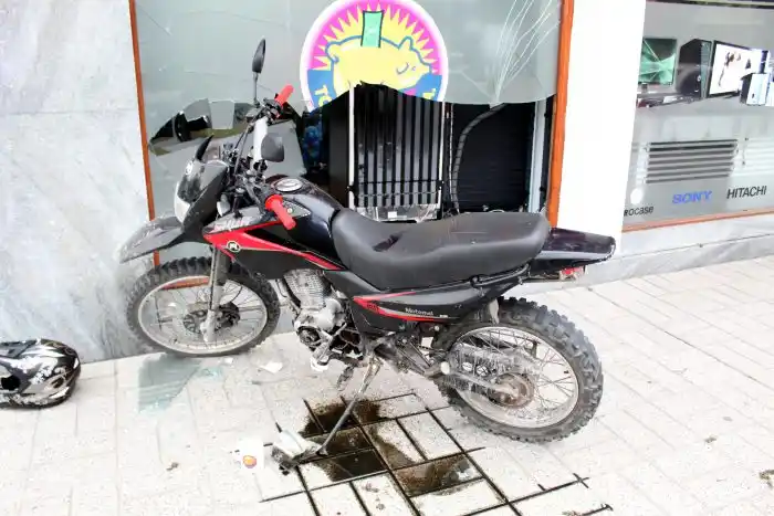 Susto para un motociclista