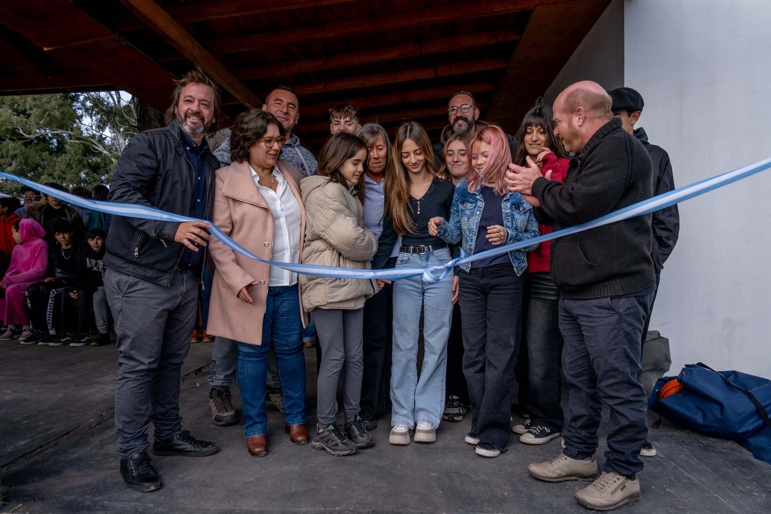 La inauguración contó con funcionarios municipales y provinciales.
