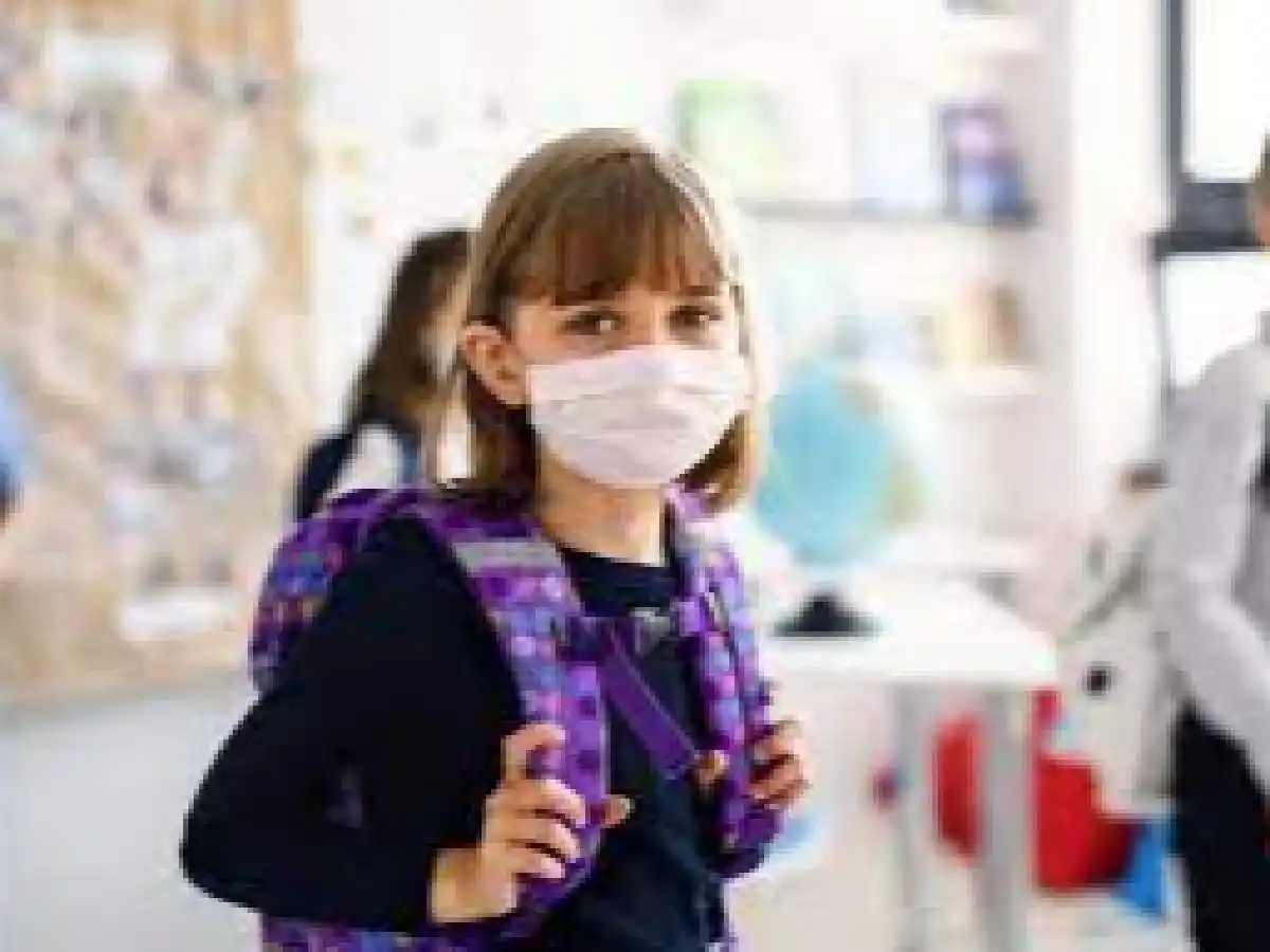 Chile: vuelve el uso obligatorio de barbijo a las escuelas por un brote de virus