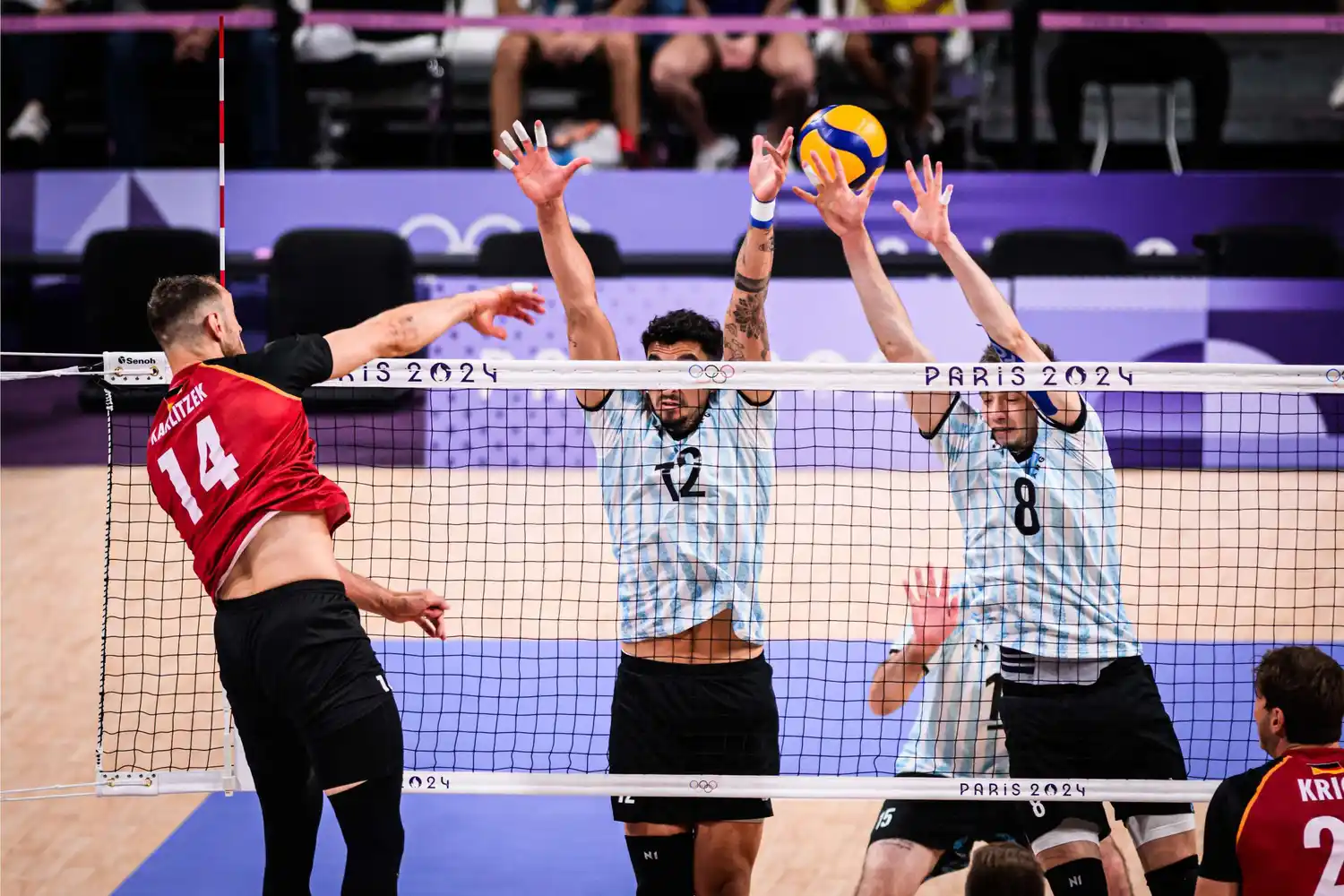 En vóleibol, otra derrota y una pronta eliminación