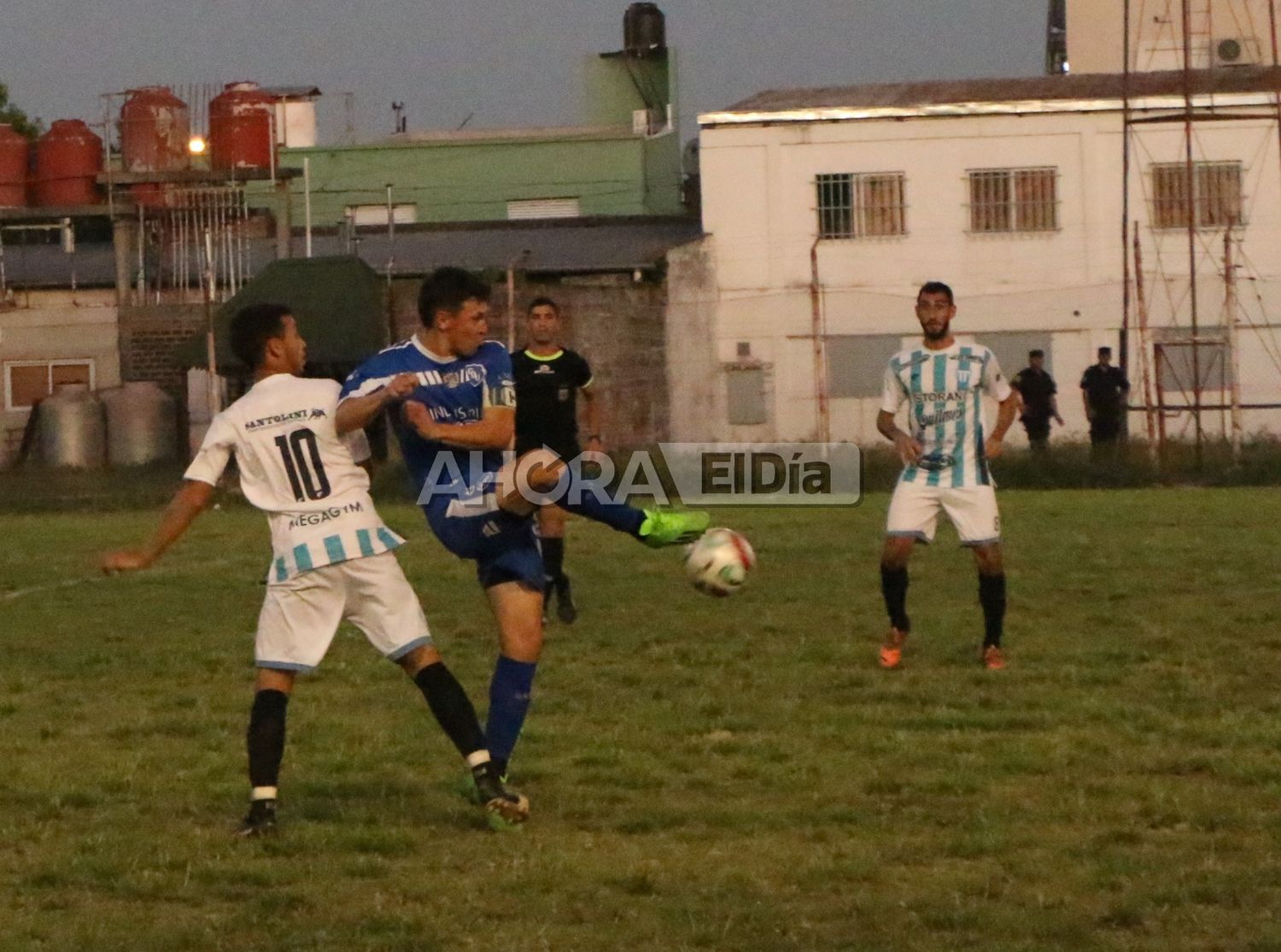 Deportivo acertó en los momentos justos y venció a Juventud Unida