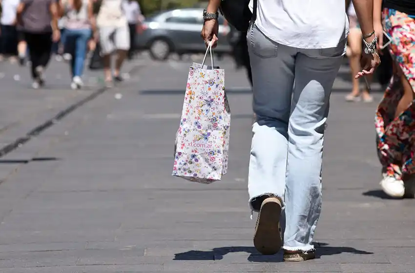 Consumo prudente: las ventas minoristas cayeron 1,4% interanual en octubre