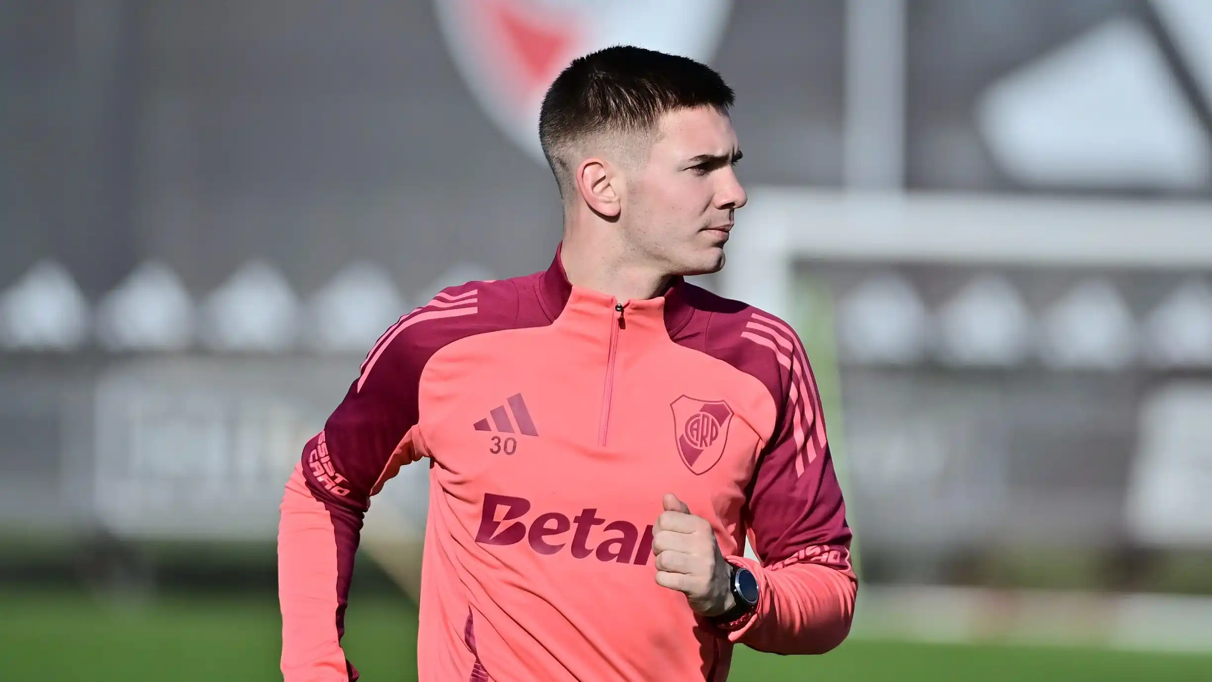 PSG pagaría la cláusula por Mastantuono