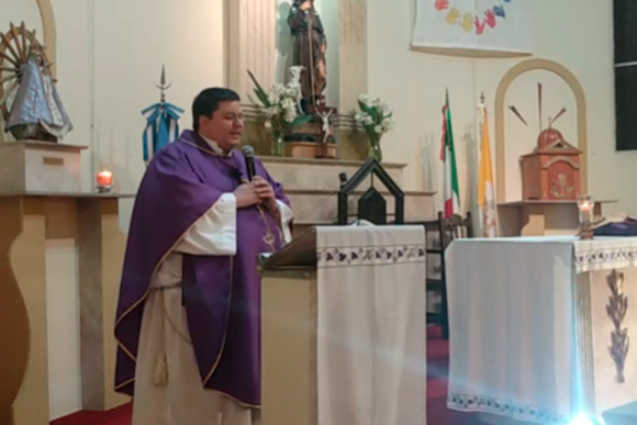 Así fue la misa por “todas las mamás y papas que tuvieron que renacer” tras perder a sus hijos