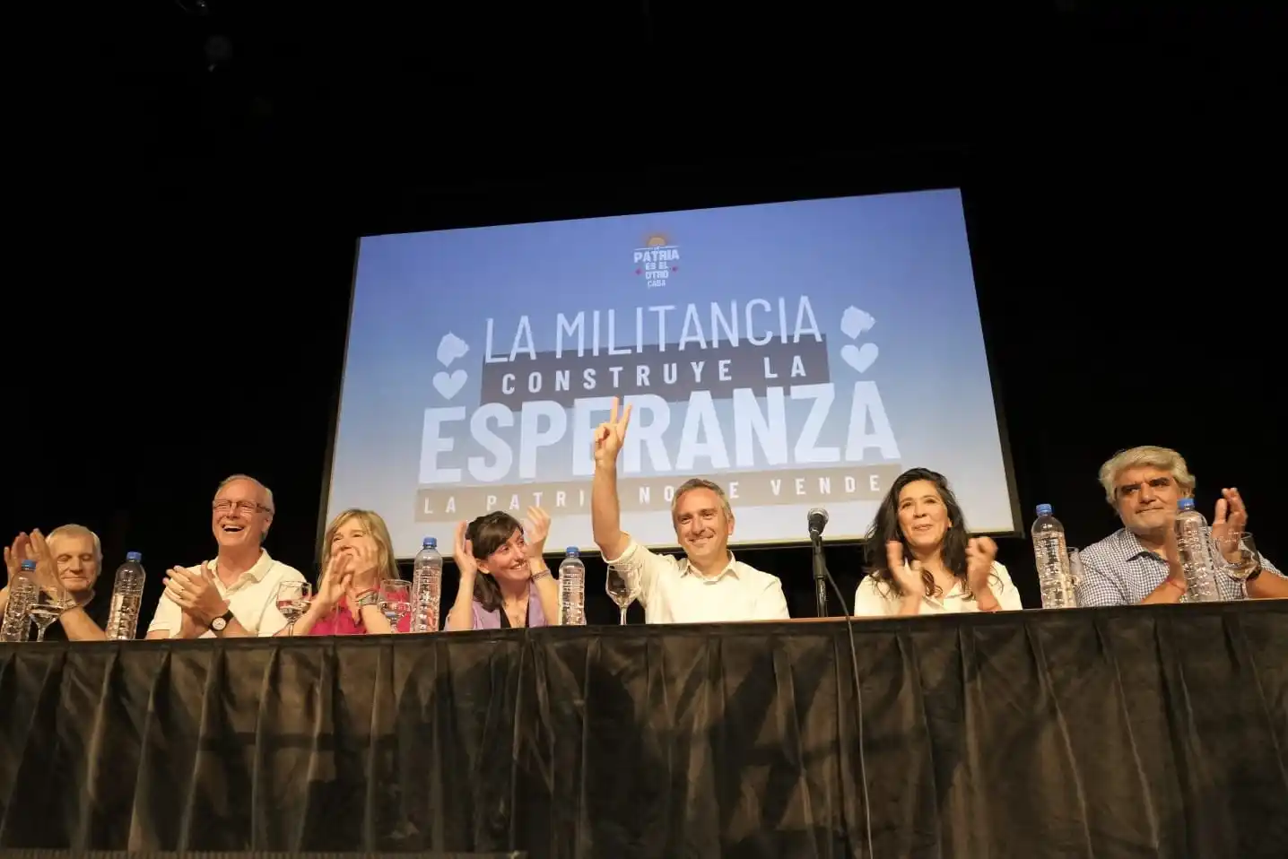 Larroque fue el orador final del plenario.