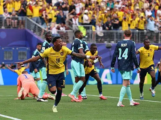 Plata festeja el gol de la victoria del equipo de Becacece.