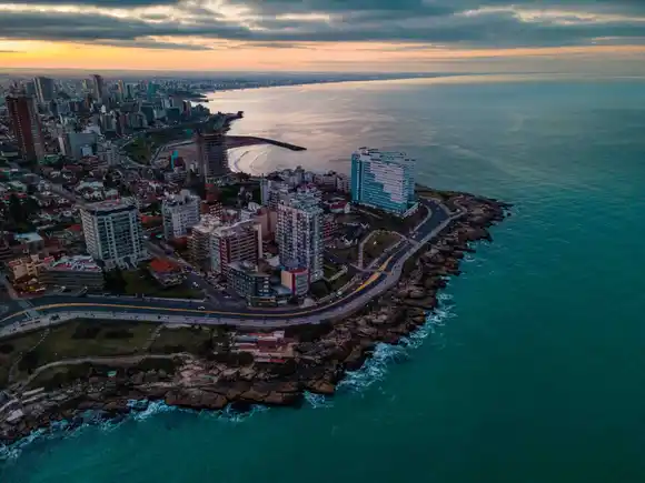 Desde el gobierno bonaerense aseguran que hay una “gran caída del turismo” y apuntan contra las políticas de Milei