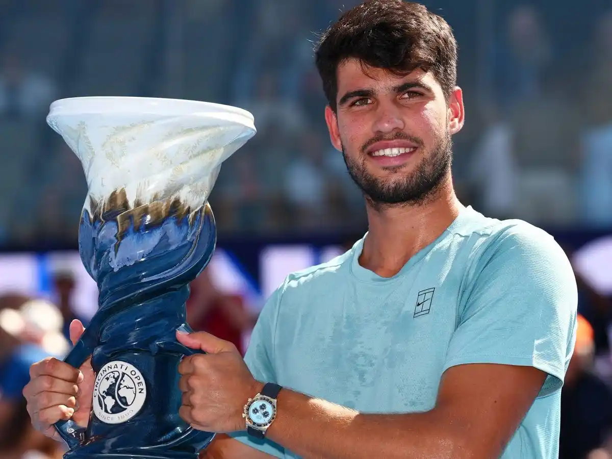 Alcaraz festeja en Cincinnati y enciende la pelea por el N°1