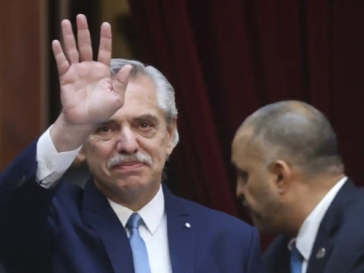 Alberto Fernández será operado el viernes: "El dolor se aplacó, pero debo acotar mi movilidad"