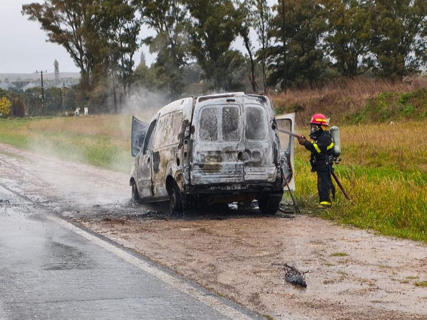 Se incendió un utilitario en la Ruta 226