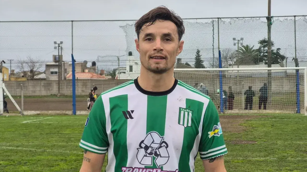 Eduardo Berón, vigente en el fútbol local con la camiseta de Estación Quequén