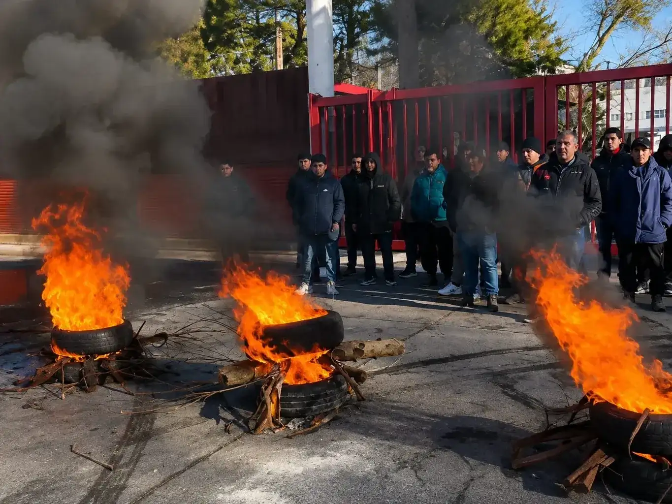 Trabajadores despedidos del ex Sadowa protestaron por el pago de las indemnizaciones