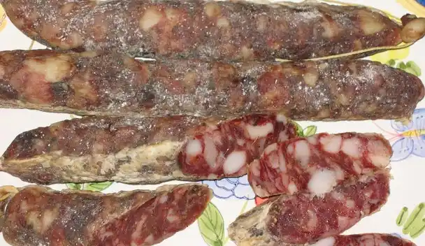 Paraná: Robó cuatro salames y los escondió entre sus partes íntimas