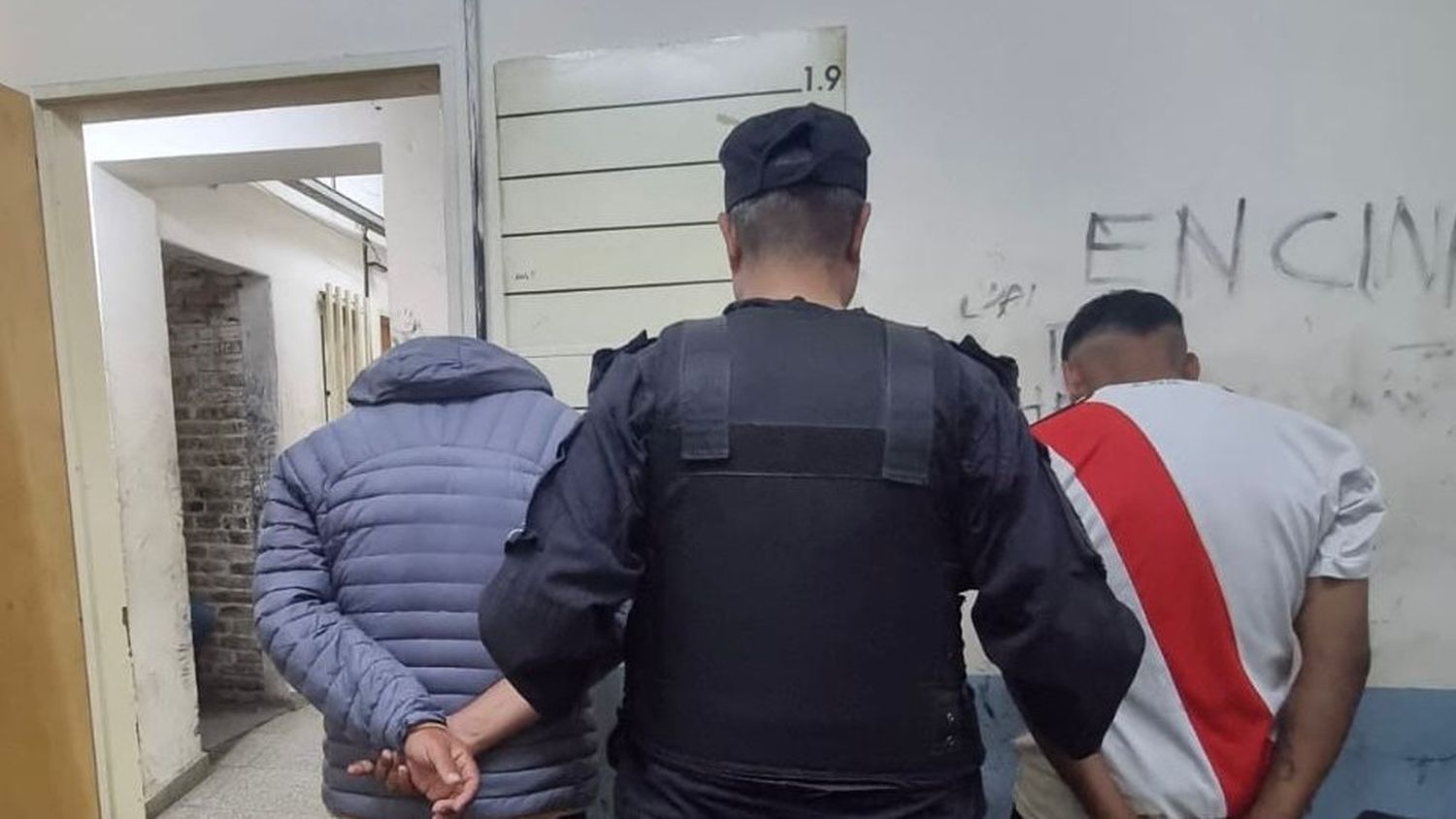 Detuvieron en Villa Gobernador Gálvez a dos sospechosos por apuñalar a un hombre para robarle