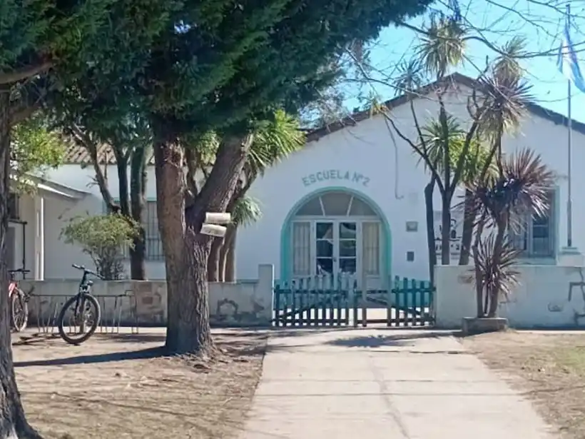 Allanamientos en General Alvarado por falsificación de informes de agua en escuelas