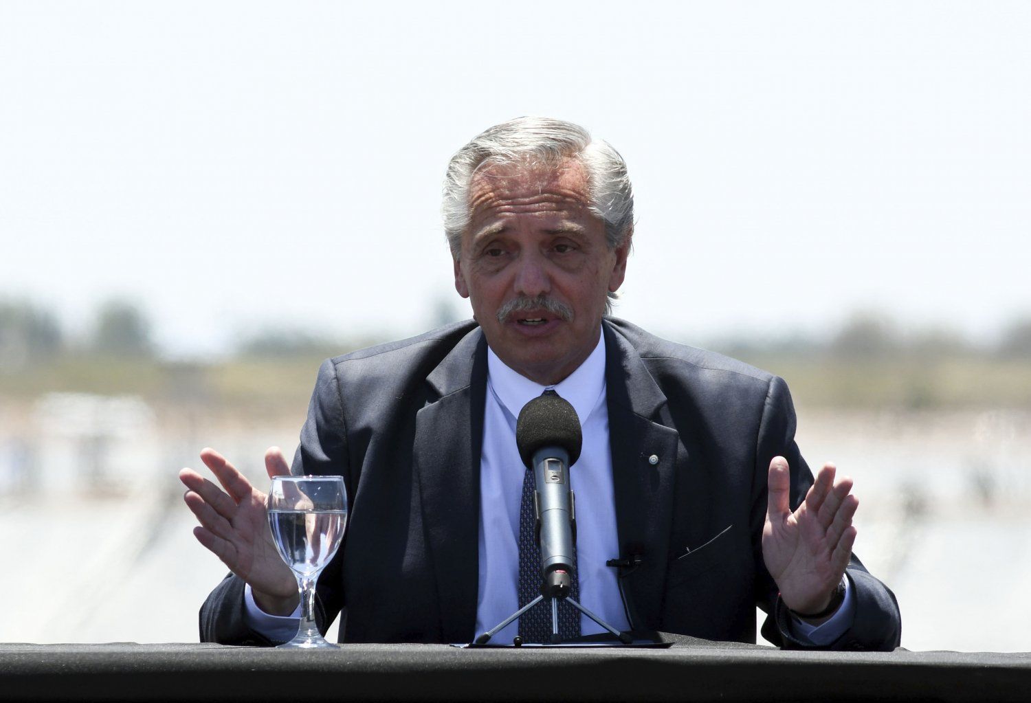 Mientras UxP cierra campaña en Merlo, Alberto Fernández llega a Chacabuco para recorrer obras de la Ruta 7