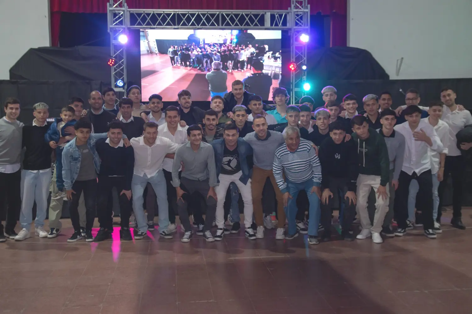 La fiesta de Villa por el regreso a Primera