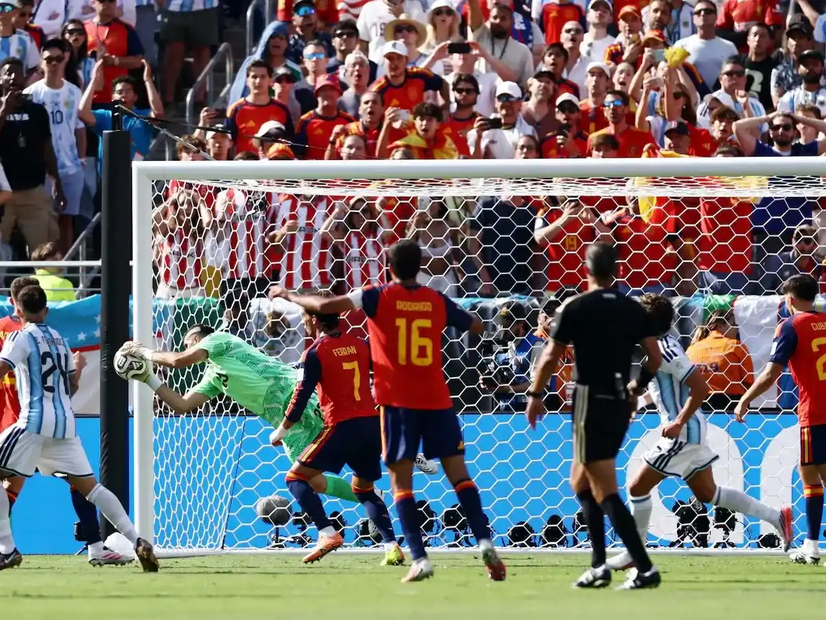 España superó a la Scaloneta en todos los aspectos del juego según los datos estadísticos de la FIFA. Foto:AP