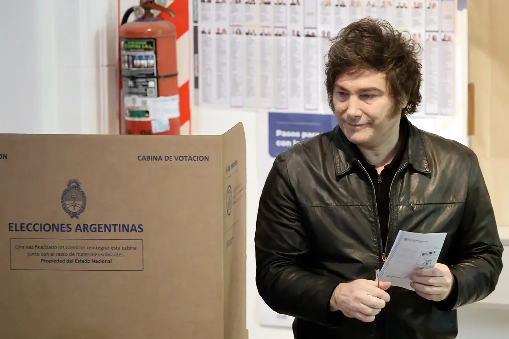 El Presidente votó por la mañana en la sede de la UTN