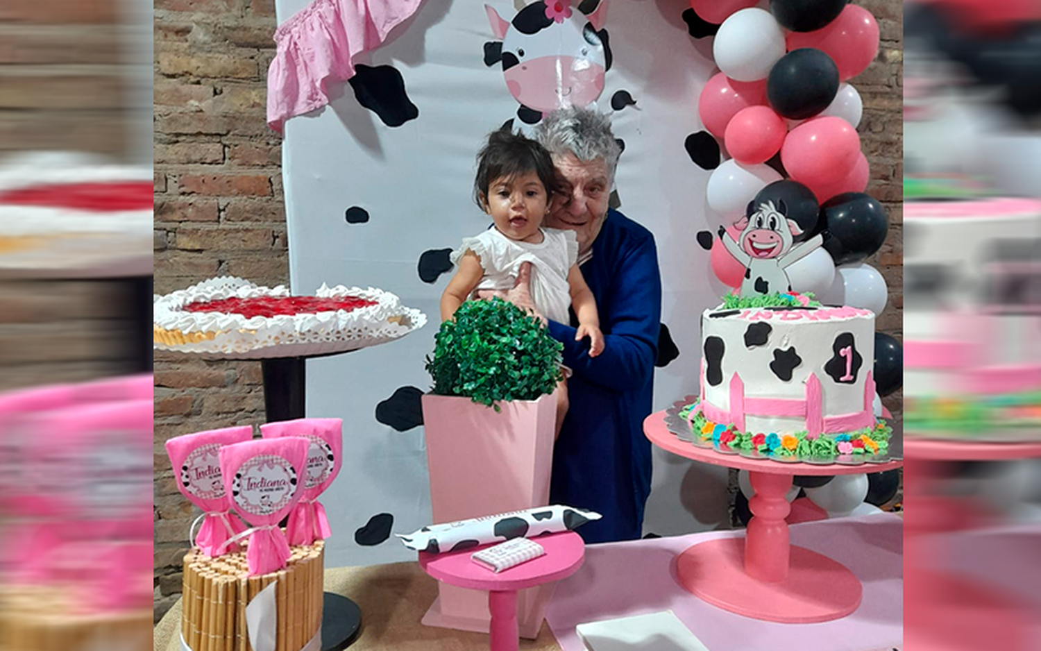 Indiana Blanco cumplió 1 añito y posó para la foto con su bisabuela Emilce