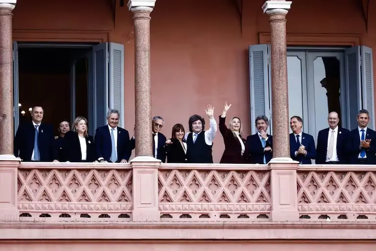 Javier Milei se mostró efusivo en el balcón de la Casa Rosada
