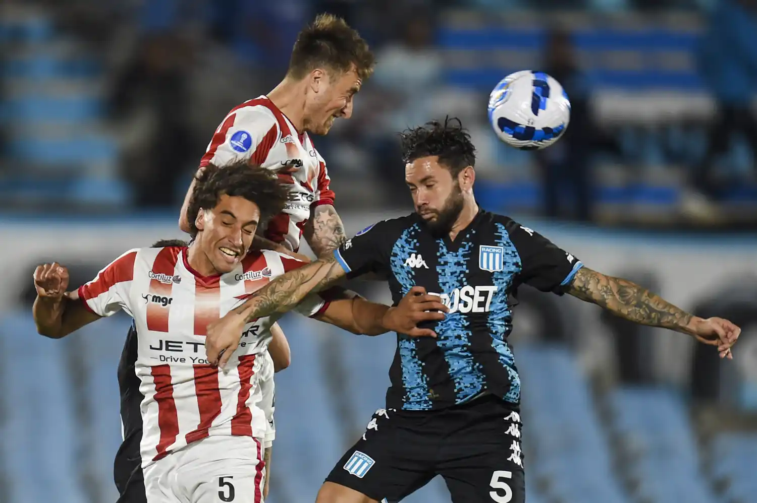 Racing lo ganó sobre el final.
