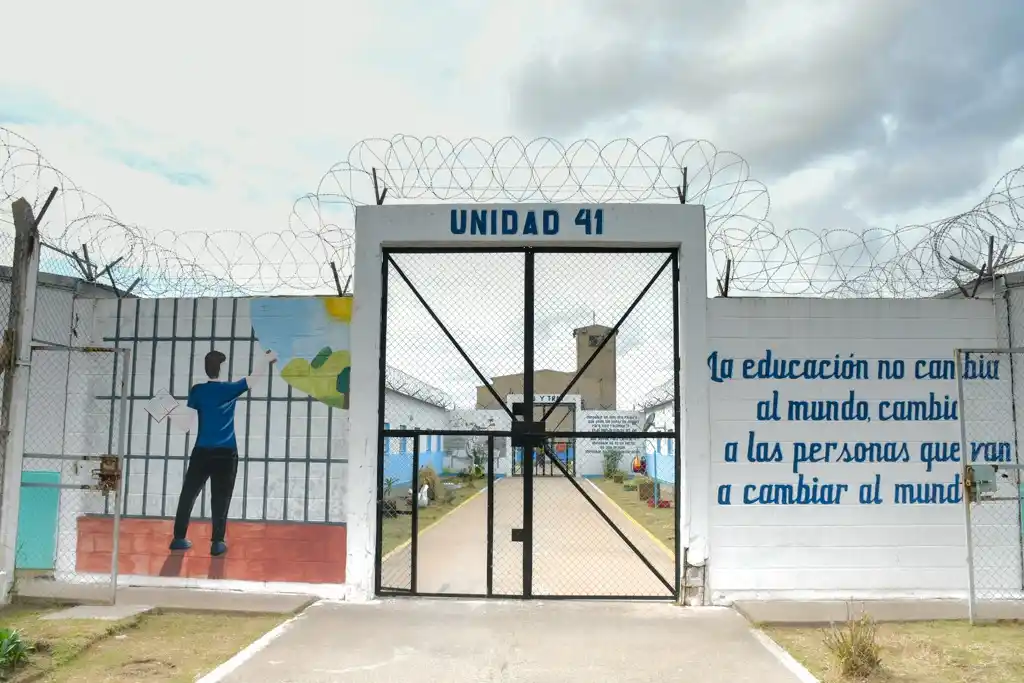 Campana: En una cárcel elaboraron más de 1200 ladrillos para ampliar una biblioteca popular de San Martín