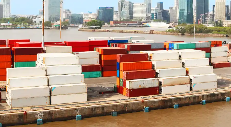 Destinarán 4.700 contenedores incautados para personas afectadas por catástrofes naturales