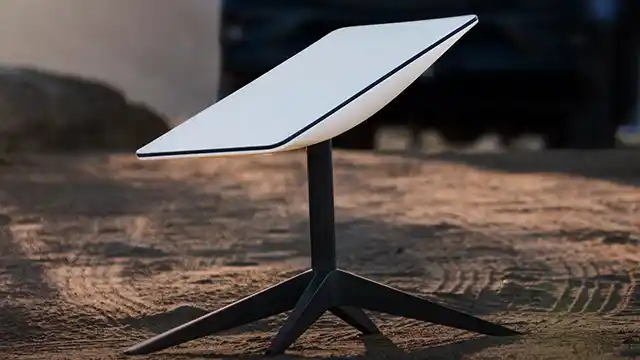 El sistema se apoya en miles de satélites que orbitan a baja altura.