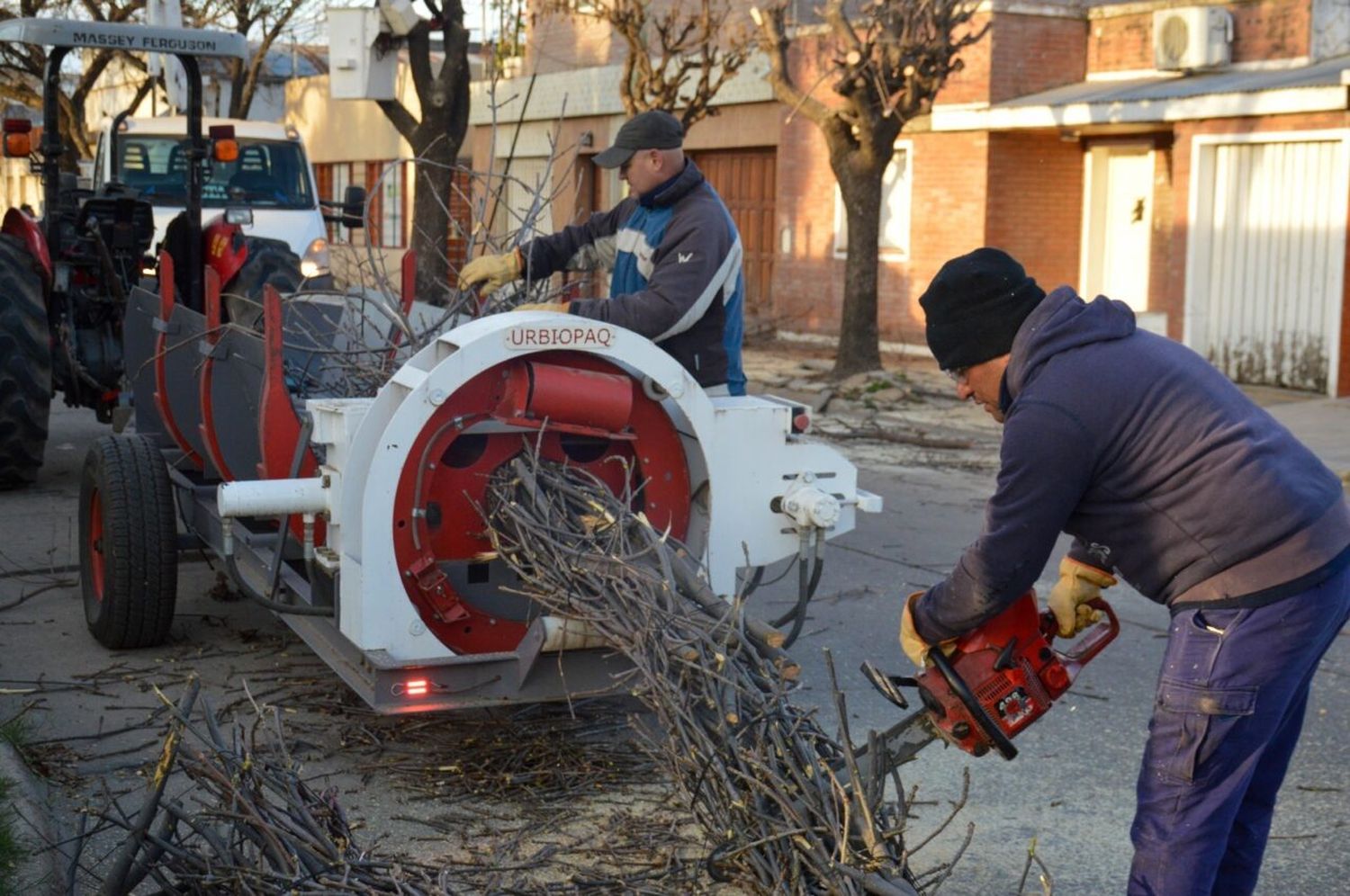 Mantenimiento, desmalezado, poda y limpieza en los barrios venadenses