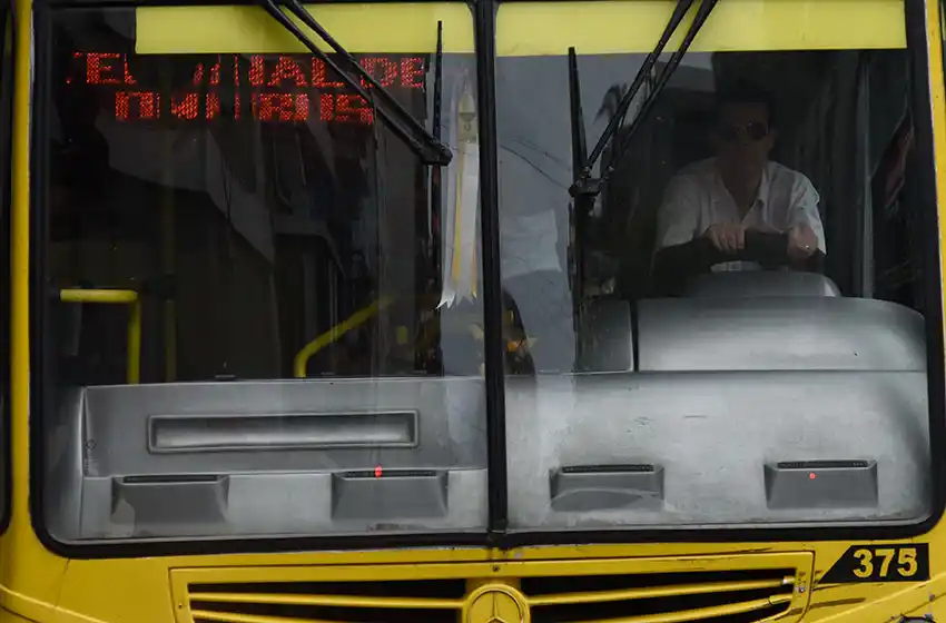 Colectiveros no cobraron el aguinaldo y amenazan con un nuevo paro