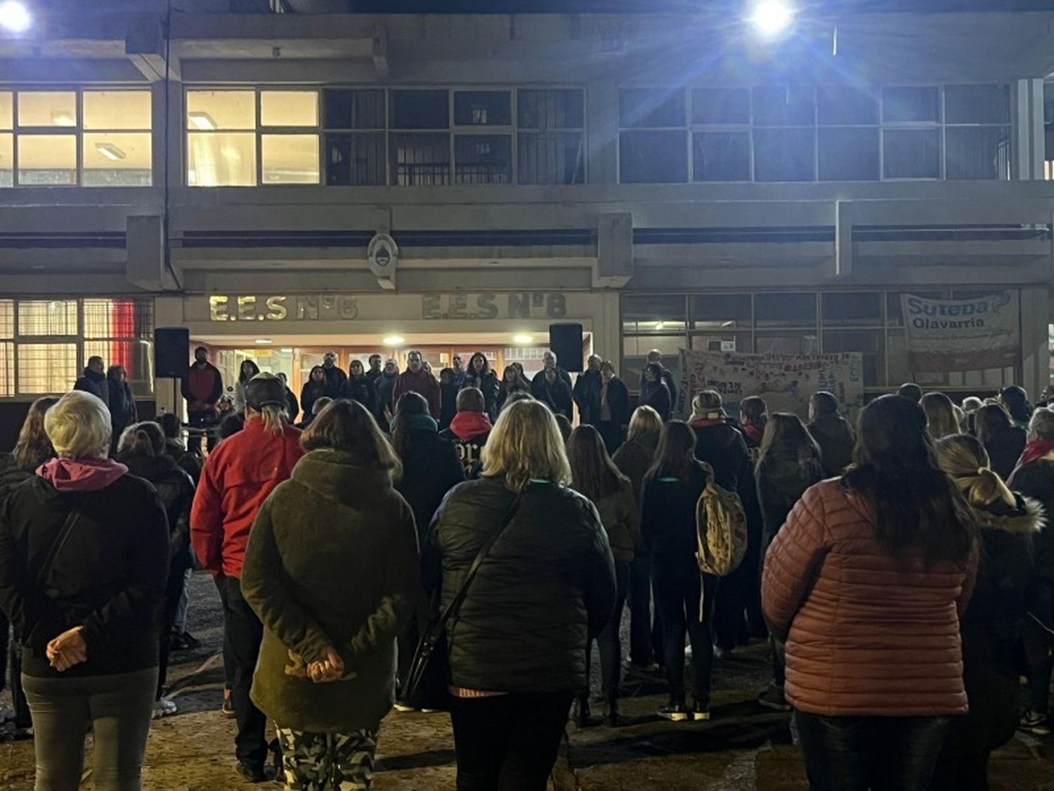 Tras la agresión con una arma blanca de una alumna, la comunidad educativa impulsó una manifestación en Olavarría
