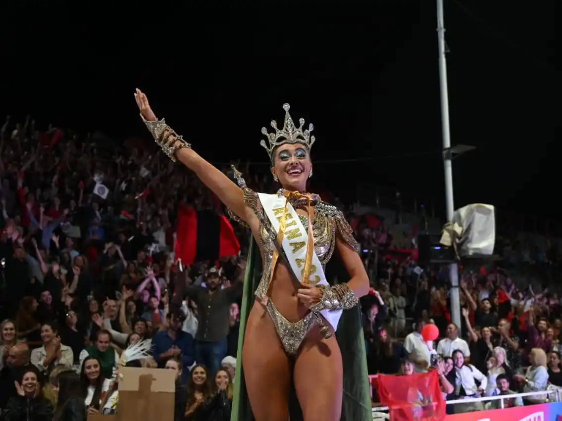 Mary Ann Morrison es la nueva reina del Carnaval del País 2026