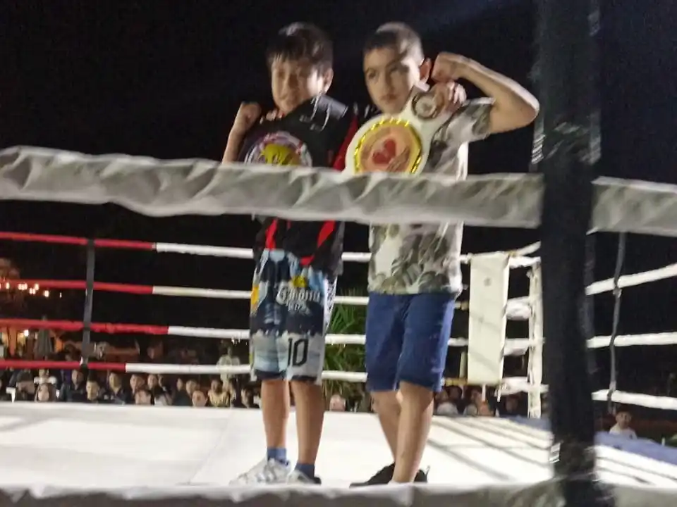 Felicitaciones a los pequeños campeones de boxeo