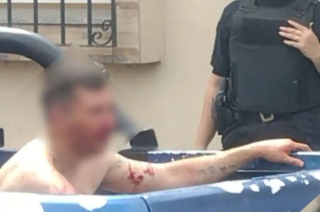 El delincuente en el móvil policial,