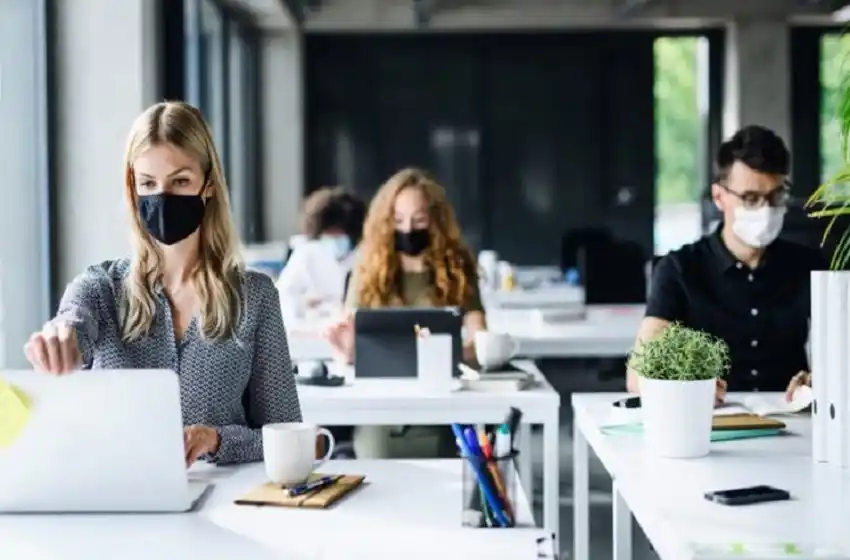 ¿Pueden las empresas obligar a sus empleados a volver a la presencialidad?