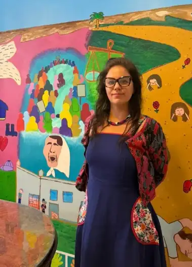 La reconocida poeta Elvira Sastre recitó el poema de una autora de la ciudad en un stream español