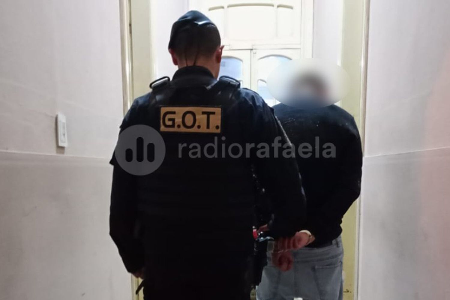 Quiso entrar en un hotel, pero no era un huésped: tuvo que intervenir la policía
