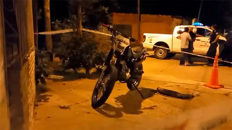 Un joven de 19 años fue baleado por otro: pidió ayuda y fue internado de urgencia