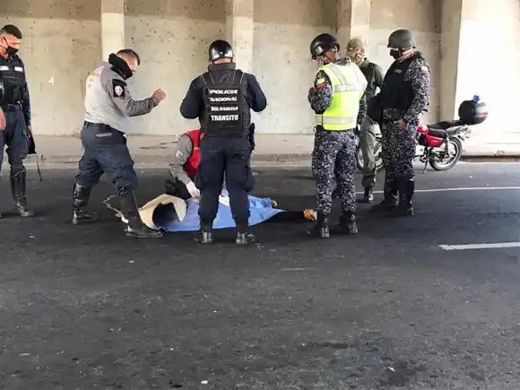 Mujer murió arrollada por unidad de transporte público en Coche